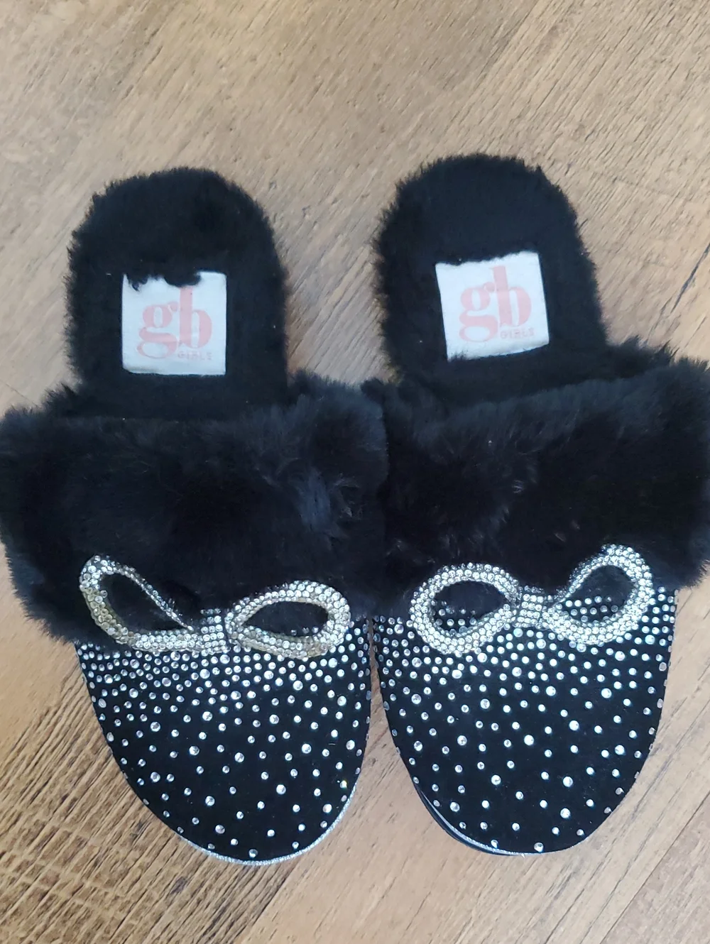 Gianni Bini ComfieeTwo Embellished Rhinestone Bow Faux Fur Slippers in black 12M